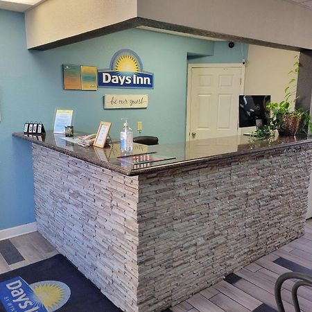 Days Inn By Wyndham West Branch Iowa City Area Esterno foto