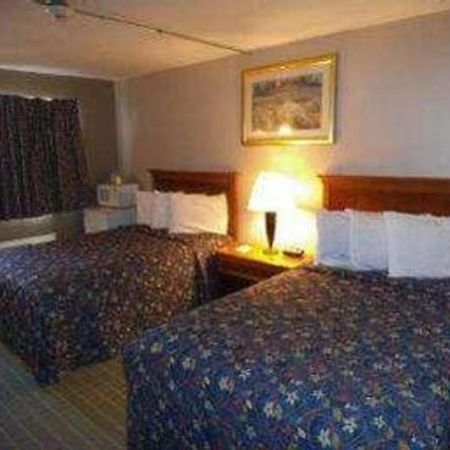 Days Inn By Wyndham West Branch Iowa City Area Esterno foto