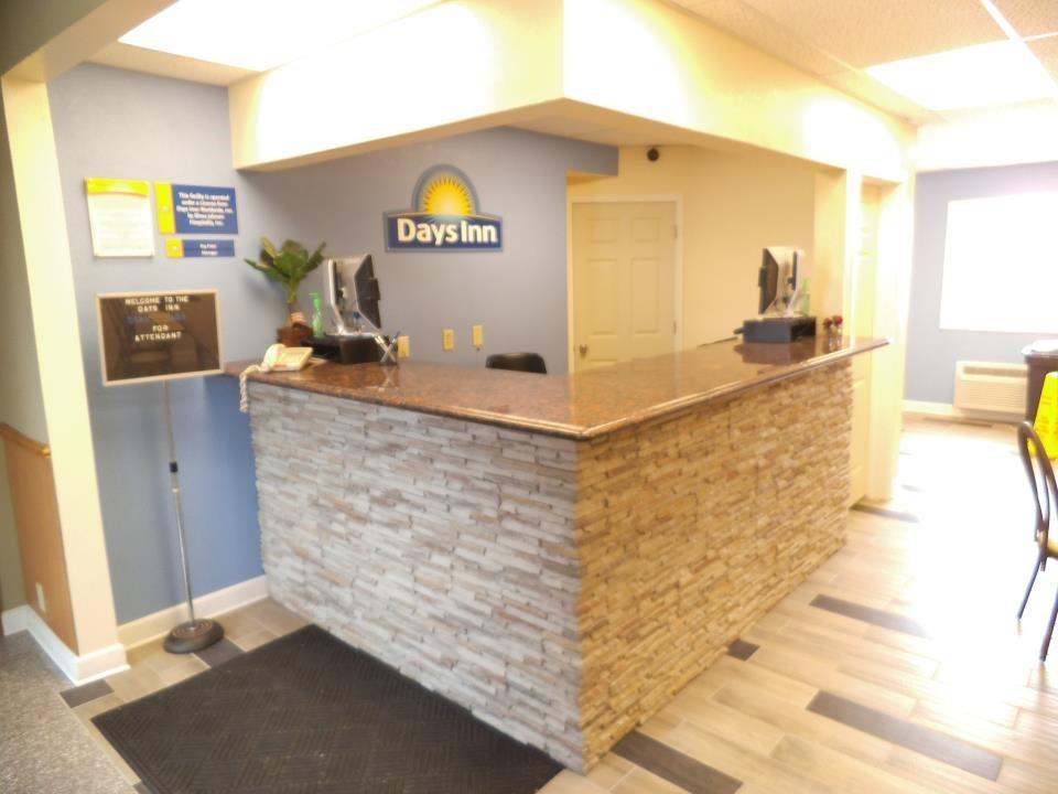 Days Inn By Wyndham West Branch Iowa City Area Esterno foto
