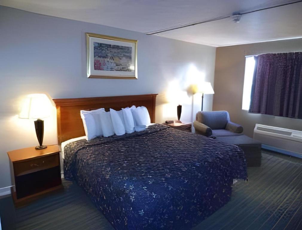 Days Inn By Wyndham West Branch Iowa City Area Esterno foto
