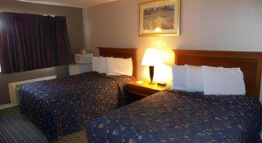 Days Inn By Wyndham West Branch Iowa City Area Esterno foto