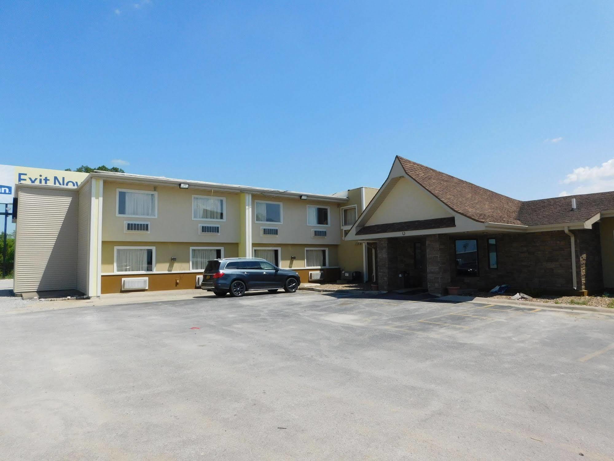 Days Inn By Wyndham West Branch Iowa City Area Esterno foto
