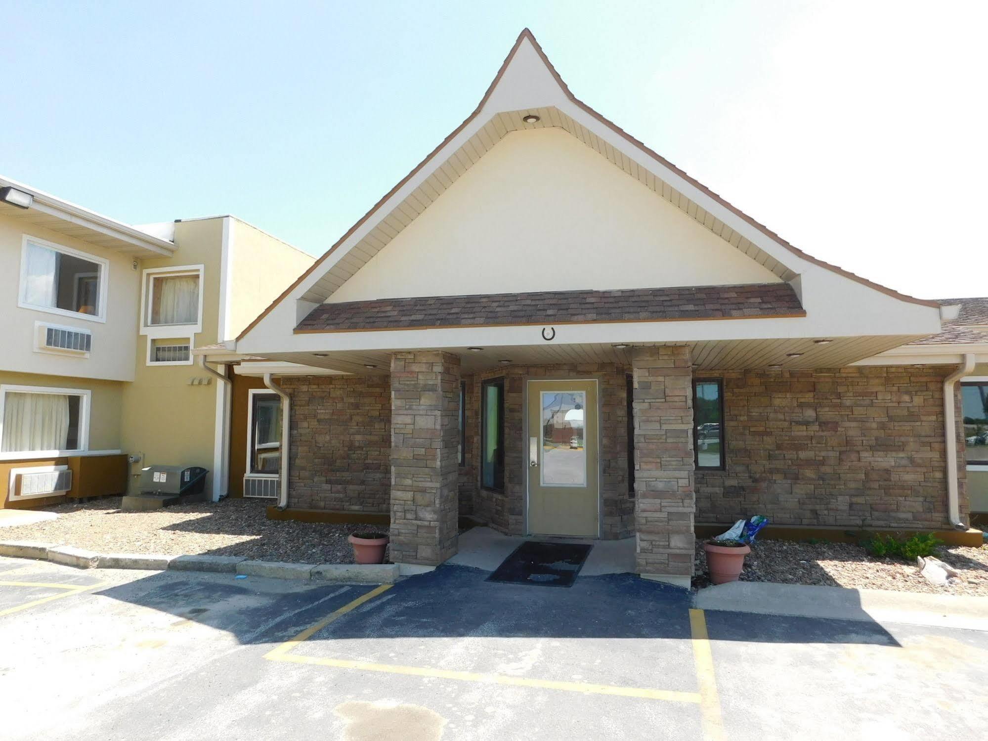 Days Inn By Wyndham West Branch Iowa City Area Esterno foto